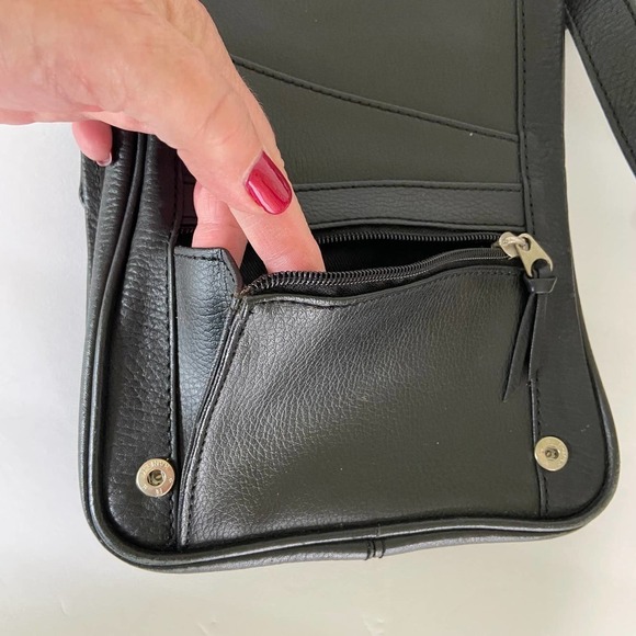 V2 Quo Vadis Pebbled Leather Crossbody Organizer Handbag Made in India Black - Picture 10 of 13